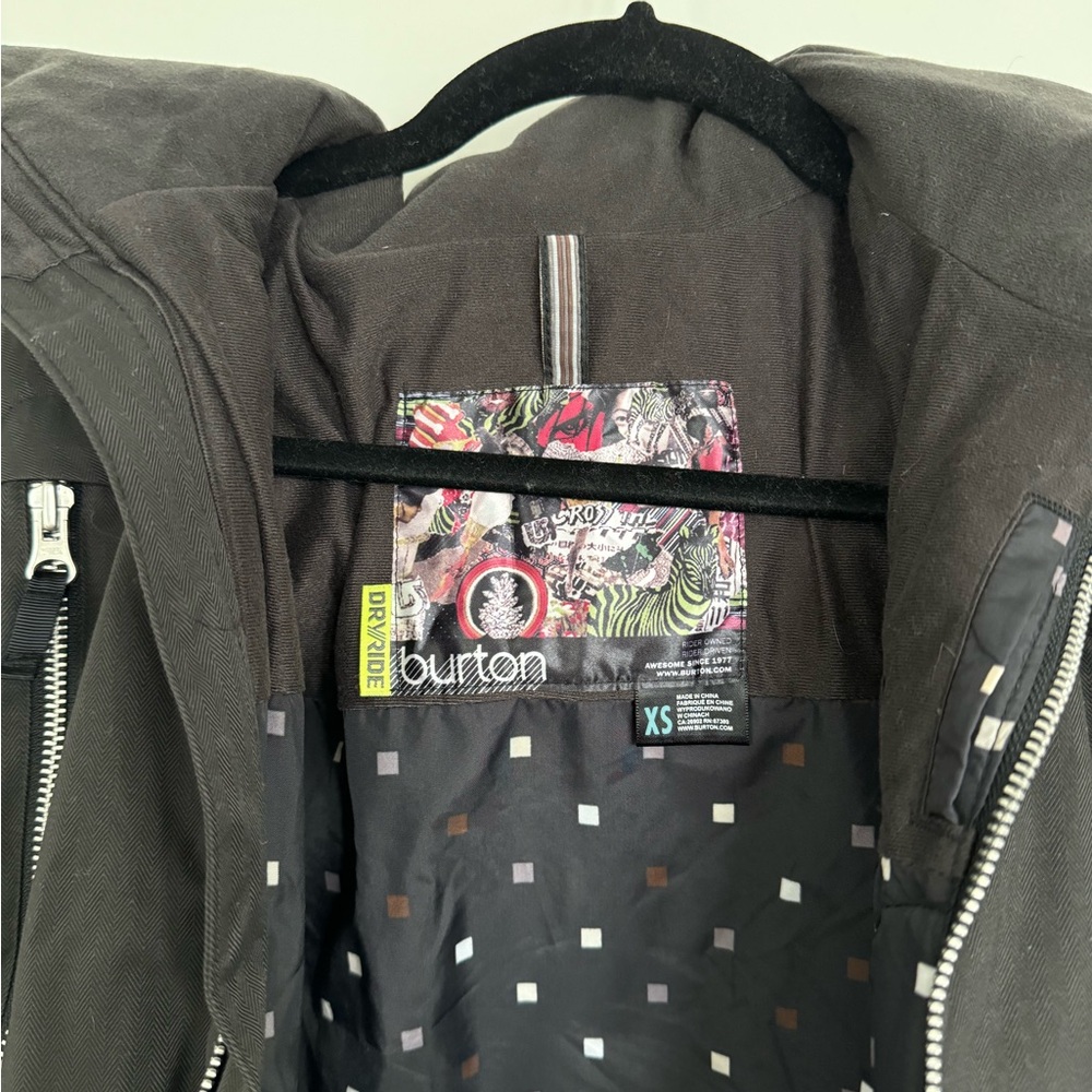 Burton Black Ski & Snow Jacket Sleek Zip-Up Design Size XS - Picture 3 of 4